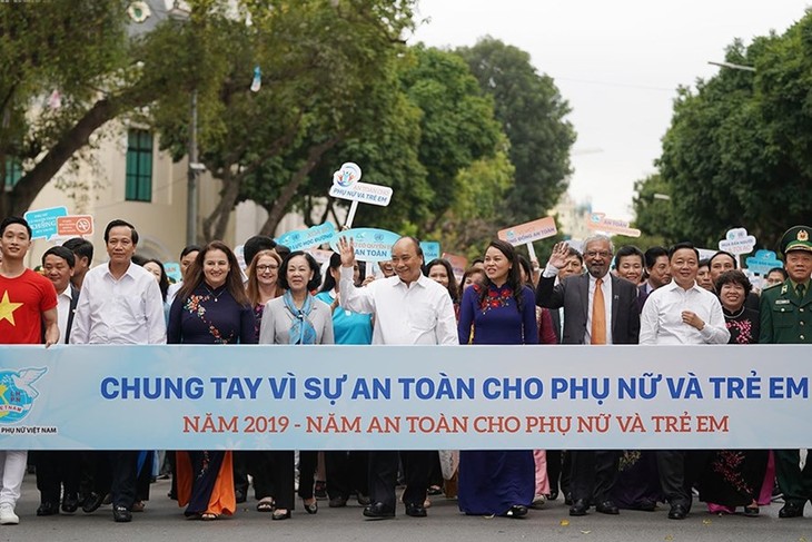La journée internationale de la femme célébrée en grande pompe au Vietnam - ảnh 1