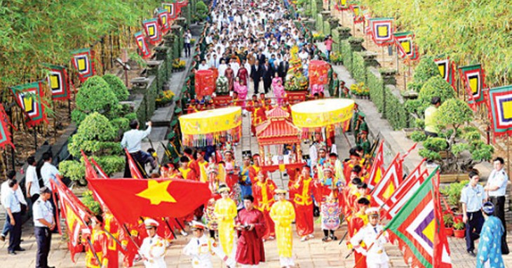 Fête des rois Hùng : carnaval de Viêt Tri - ảnh 1