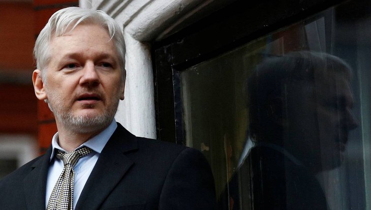 Le père de Julian Assange demande à Canberra de le rapatrier en Australie - ảnh 1
