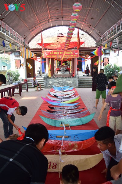 La fête traditionnelle du cerf-volant de Ba Duong Nôi - ảnh 2
