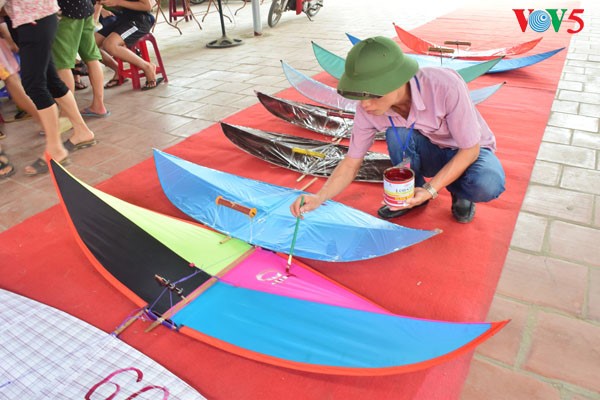 La fête traditionnelle du cerf-volant de Ba Duong Nôi - ảnh 1