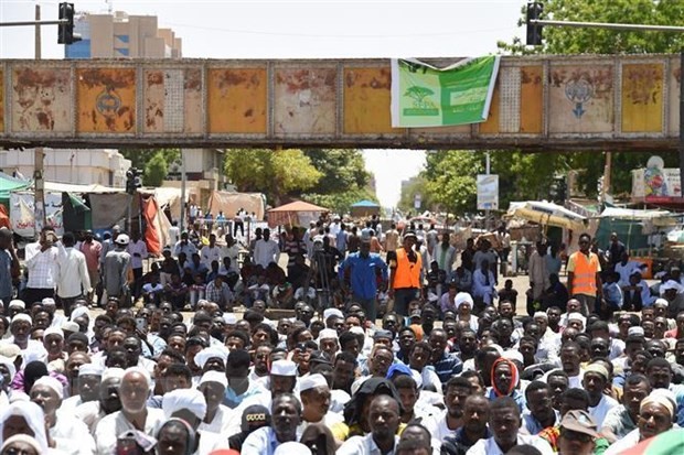 Le conseil militaire soudanais affirme qu'il reprendra les pourparlers avec l'opposition - ảnh 1
