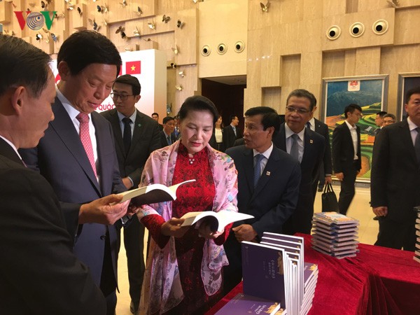 La visite de Nguyên Thi Kim Ngân largement couverte par la presse chinoise  - ảnh 1