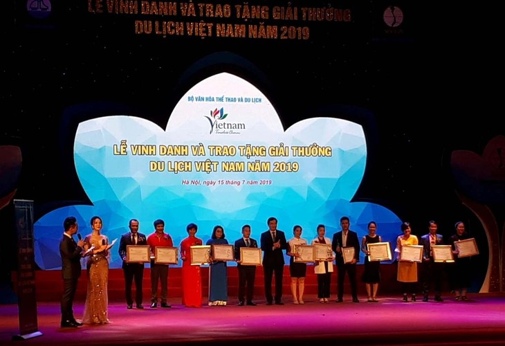 Remise du Prix du Tourisme du Vietnam 2019 - ảnh 1