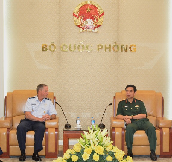 Maintenir une bonne coopération dans la défense entre le Vietnam et les États-Unis  - ảnh 1