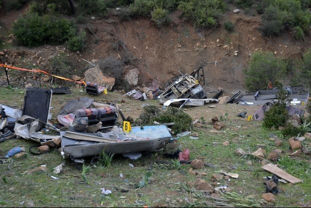 Un bus de touristes tunisiens tombe dans un ravin: au moins 26 morts  - ảnh 1