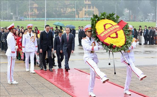 Printemps au pays natal 2020 : les Vietkieu rendent hommage au Président Hô Chi Minh - ảnh 1