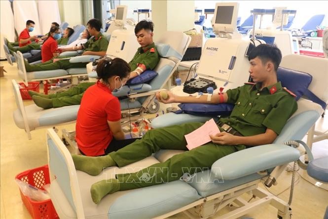 Hơn 4.000 cán bộ, chiến sỹ Cảnh sát cơ động đăng ký hiến máu tình nguyện trong mùa đại dịch - ảnh 1