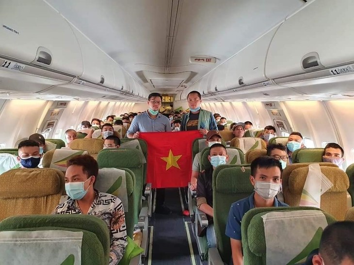 130 Vietnamiens rapatriés de Malaisie et d’Afrique - ảnh 1