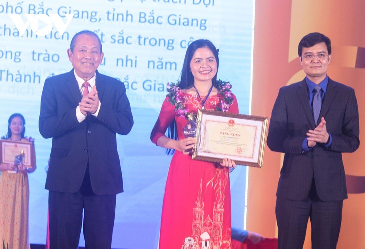 Le Vietnam célèbre la journée de la Charte des enseignants  - ảnh 1