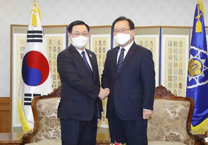 Vuong Dinh Huê termine sa visite officielle en République de Corée et en Inde - ảnh 1