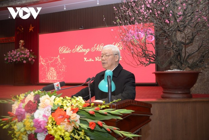 Tet 2022: Nguyên Phu Trong présente ses voeux aux autorités et à la population de Hanoi - ảnh 1