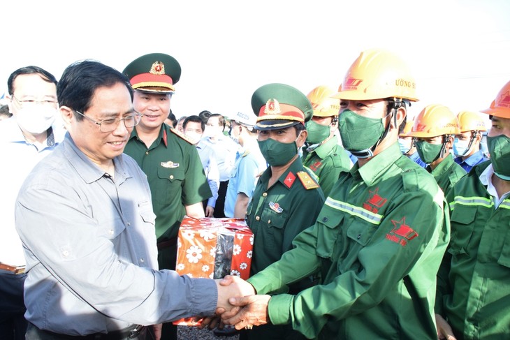 Pham Minh Chinh visite le chantier de l’aéroport international de Long Thành - ảnh 1