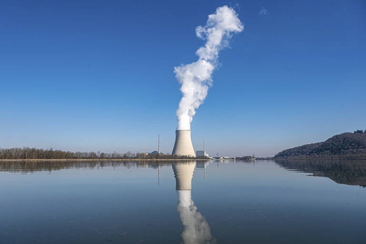 Nucléaire : l'Allemagne va prolonger le fonctionnement de ses trois dernières centrales, selon Scholz - ảnh 1