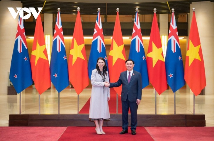​ Entrevue entre Vuong Dinh Huê et la Première ministre néo-zélandaise - ảnh 1