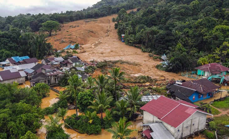Glissement de terrain en Indonésie: le nombre des morts à Serasan s'élève à 46 - ảnh 1