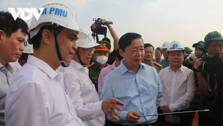 Phó Thủ tướng Trần Hồng Hà kiểm tra cao tốc Bến Lức - Long Thành và sân bay Long Thành - ảnh 1