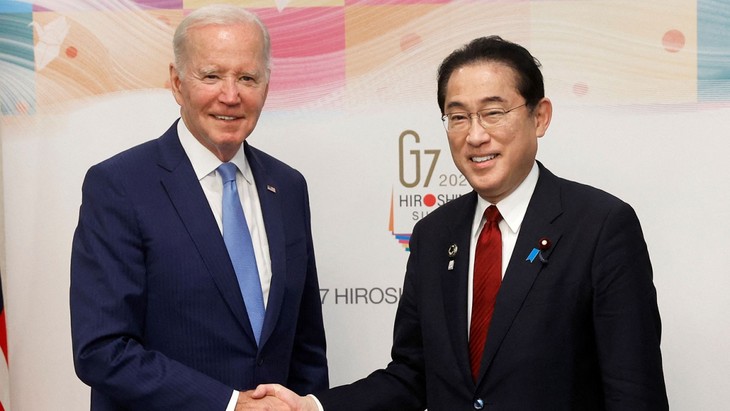 Rencontre des dirigeants japonais et américain avant la réunion du G7 - ảnh 1