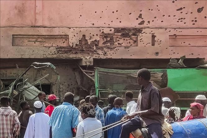 Soudan: les combats reprennent à Khartoum après l’expiration du cessez-le-feu - ảnh 1