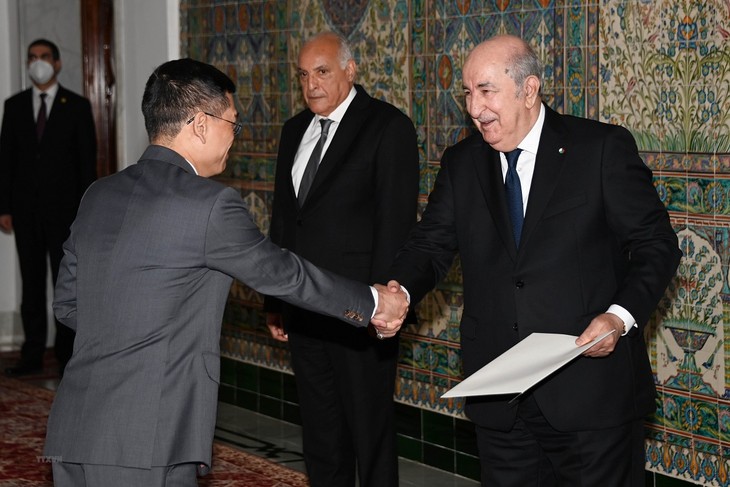 Le président algérien salue les acquis du Vietnam - ảnh 1