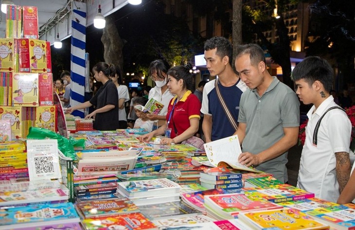 Ouverture de la Fête des livres de Hanoi - ảnh 1