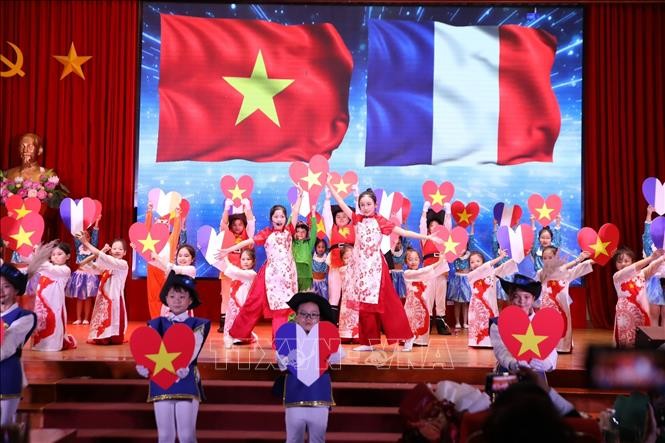 Concert en l’honneur à l’amitié franco-vietnamienne à Hanoï  - ảnh 1