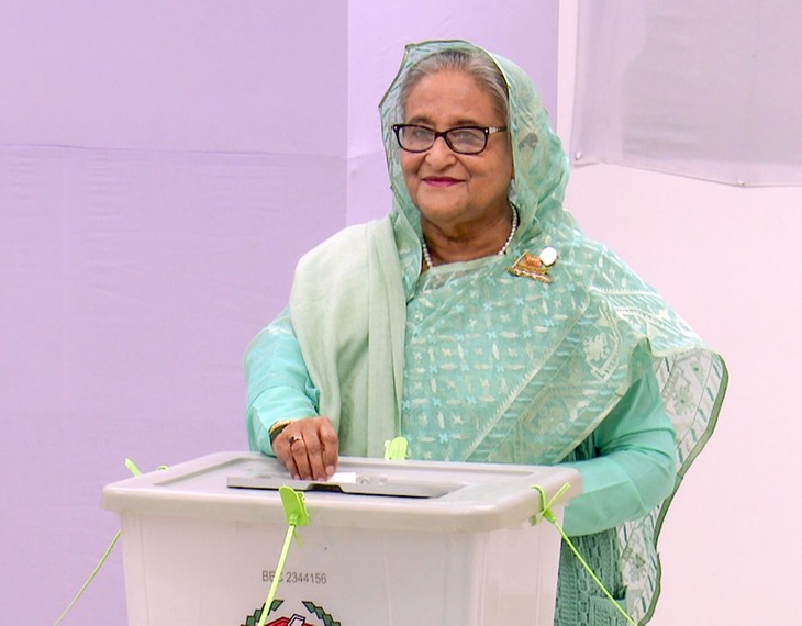 Sheikh Hasina, réélue Première ministre du Bangladesh pour un cinquième mandat - ảnh 1