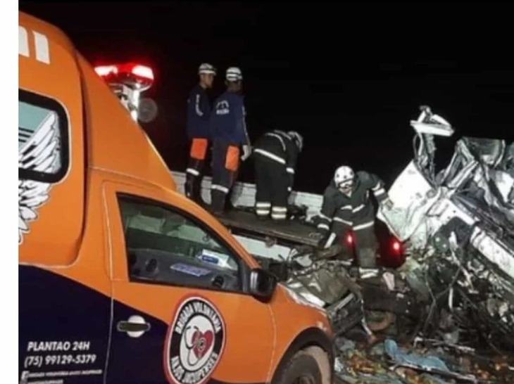 Brésil: Un bus heurte un camion, faisant 25 morts  - ảnh 1