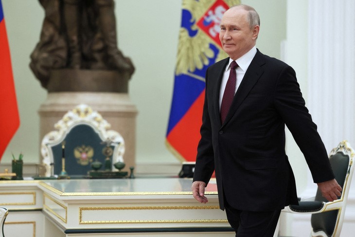 Le président russe Vladimir Poutine enregistre officiellement sa candidature à la présidence  - ảnh 1
