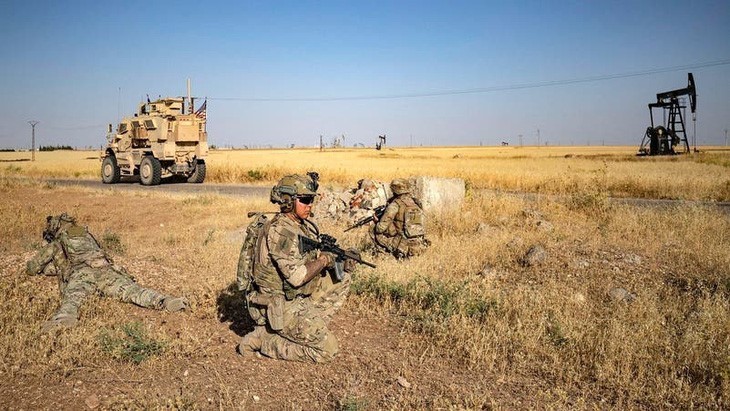 Les troupes américaines en Syrie visées par des missiles après une attaque en Jordanie - ảnh 1