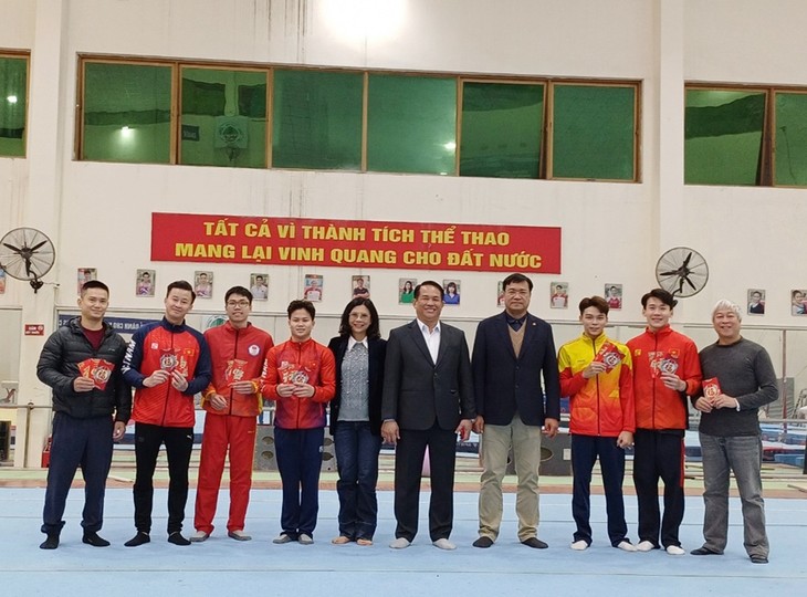 Coupe du monde de gymnastique: la sélection vietnamienne est en route - ảnh 1
