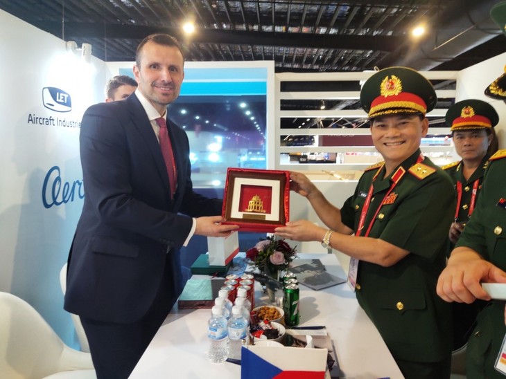 Le Vietnam au Singapour Airshow 2024 - ảnh 1