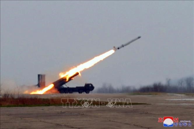 La République populaire démocratique de Corée effectue un lancement de missile balistique de portée intermédiaire - ảnh 1