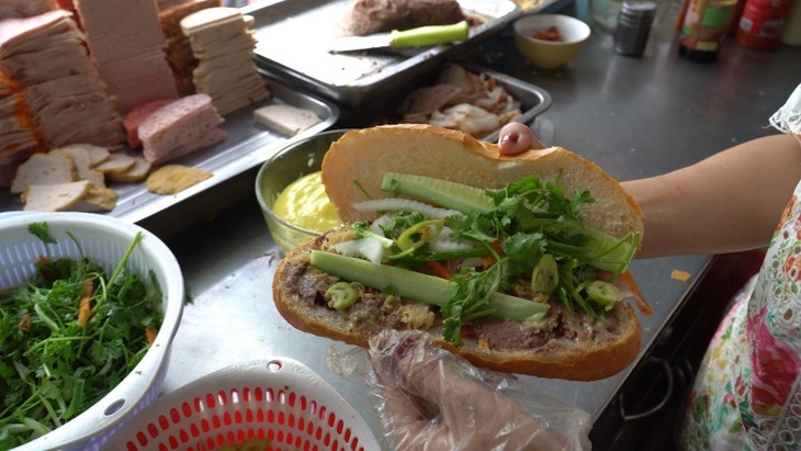 La cuisine de rue vietnamienne brille parmi les meilleurs plats d'Asie - ảnh 1