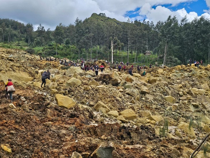 Papouasie-Nouvelle-Guinée: un glissement de terrain fait craindre le pire pour plus de 300 villageois - ảnh 1