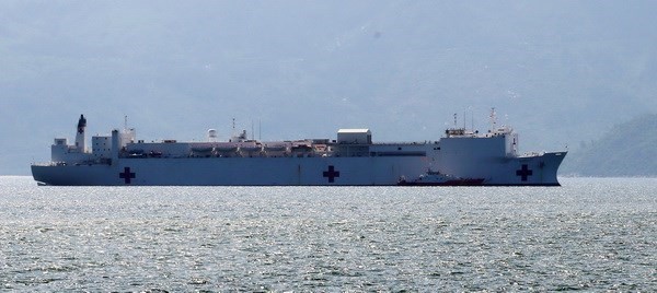 US Navy hospital ship concludes mission in Khanh Hoa - ảnh 1