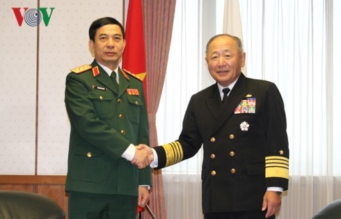 Vietnam, Japan discuss stronger defense ties - ảnh 1