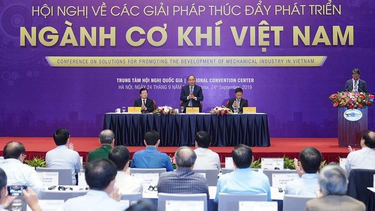 Conference discusses ways to boost mechanical industry  - ảnh 1