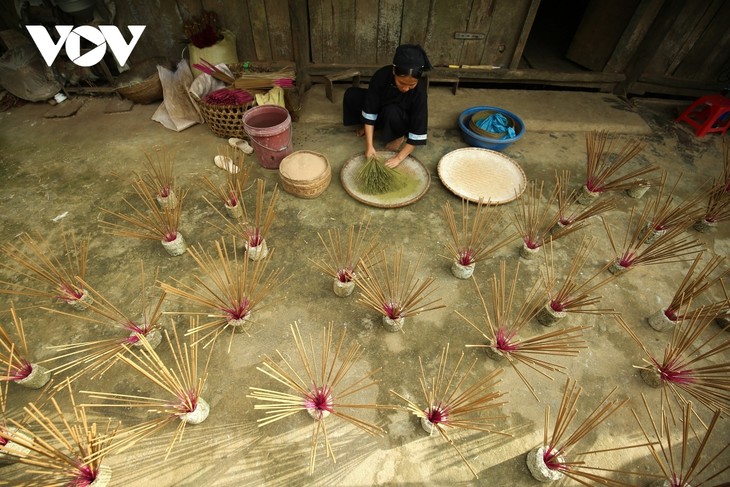Incense-making craft of the Nung ethnic minority in Cao Bang - ảnh 1