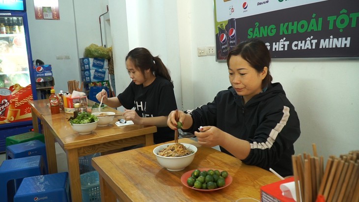 Sautéed beef noodles - a popular Vietnamese dish - ảnh 3