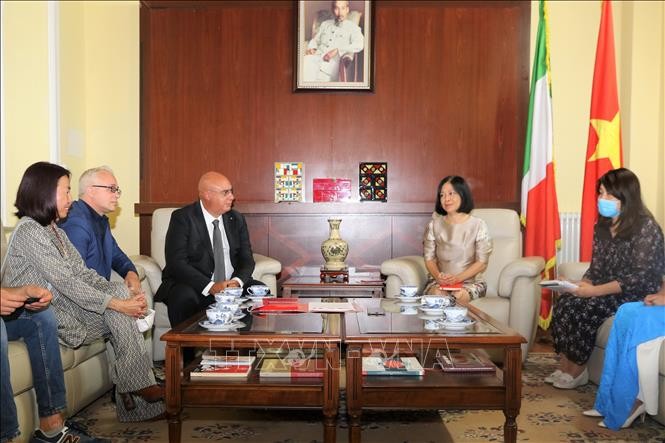 Italy supports Vietnam in COVID-19 treatment - ảnh 1