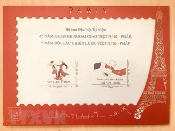 Emission d’une collection philatélique en l’honneur des 45 ans des relations Vietnam-France  - ảnh 1