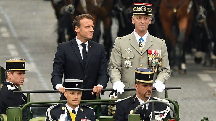 Emmanuel Macron préside un défilé du 14 juillet tourné vers l'Europe - ảnh 1
