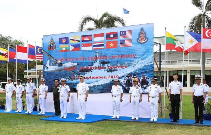 Le Vietnam participe aux manoeuvres navales ASEAN-Etats-Unis - ảnh 1