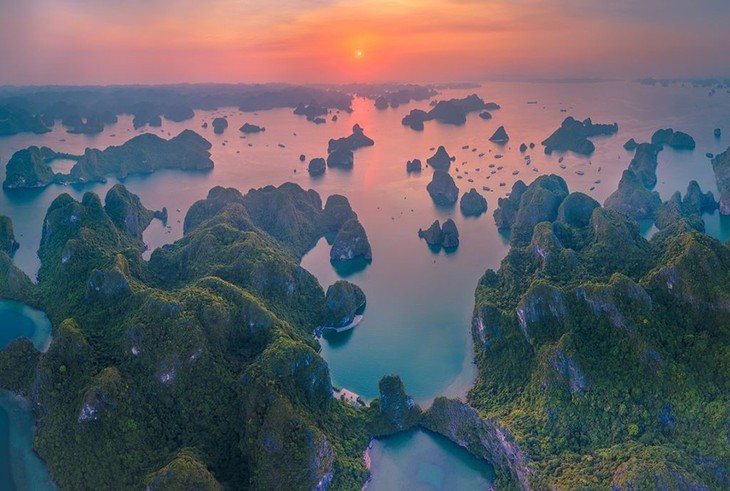 La baie d'Ha Long dans le top 25 des meilleures destinations au monde - ảnh 5