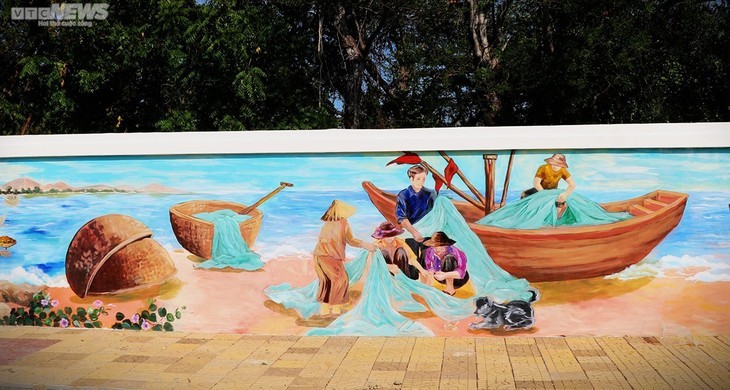 La plus longue fresque murale du Vietnam - ảnh 7