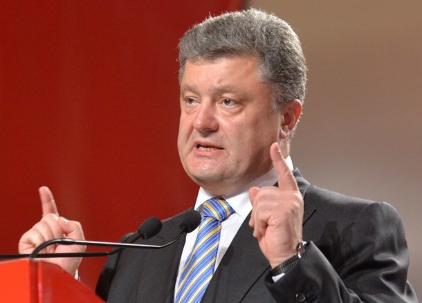 Ukrainian President signs arms supply deals with NATO - ảnh 1