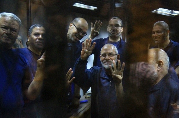 Egypt convicts 15 Muslim Brotherhood leaders  - ảnh 1