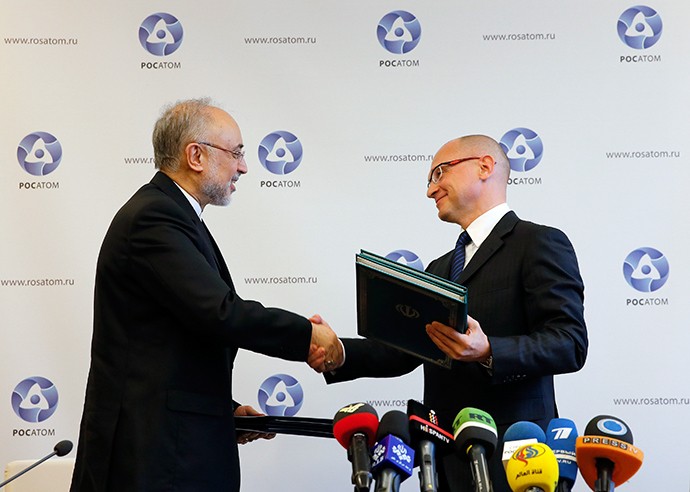 Russia, Iran sign nuclear construction deal  - ảnh 1