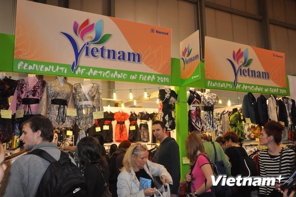 Vietnamese handicrafts introduced in Italy - ảnh 1